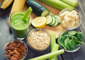 Nước ép rau xanh và hoa quả