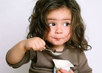 Cách cho trẻ ăn sữa chua tốt nhất