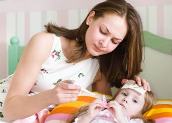 Chăm sóc trẻ bị sốt như thế nào ?
