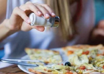 Người Việt ăn muối nhiều gấp đôi mức khuyến nghị